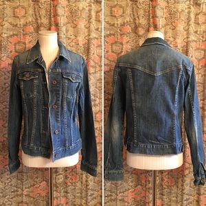 🚺 Gap Stretch Denim Jacket
